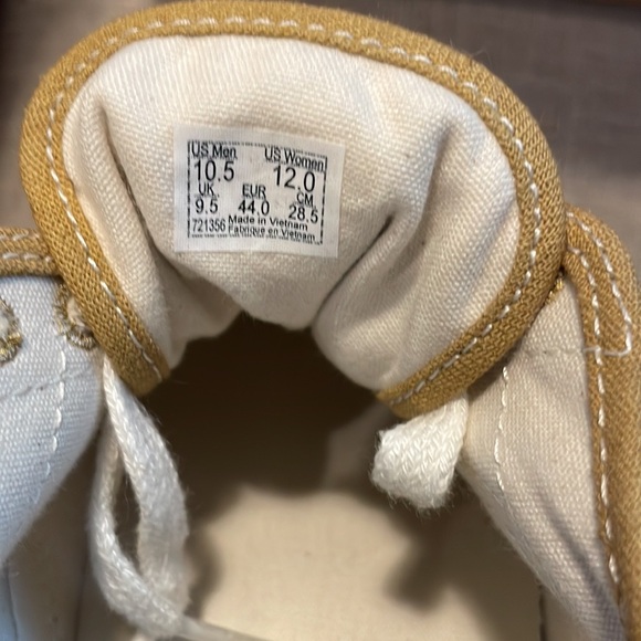 Vans Old Skool Shoes - Picture 4 of 6